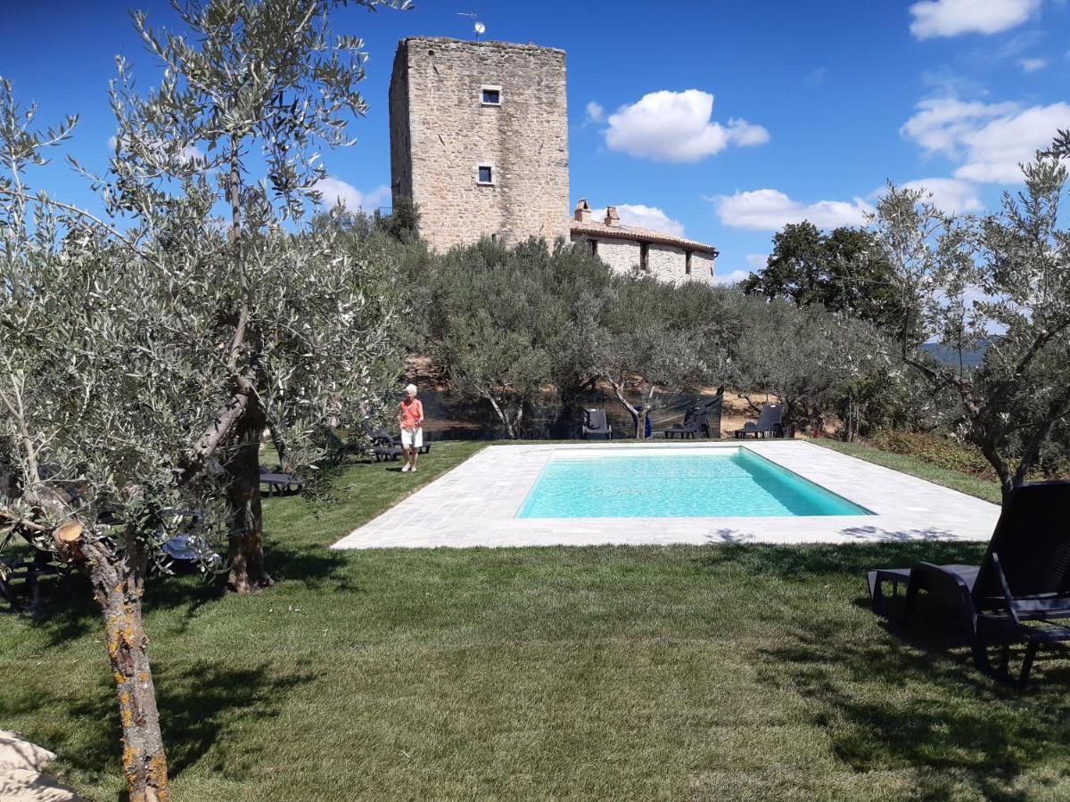 Castello Di Cisterna Aparthotel Gaglietole Екстериор снимка