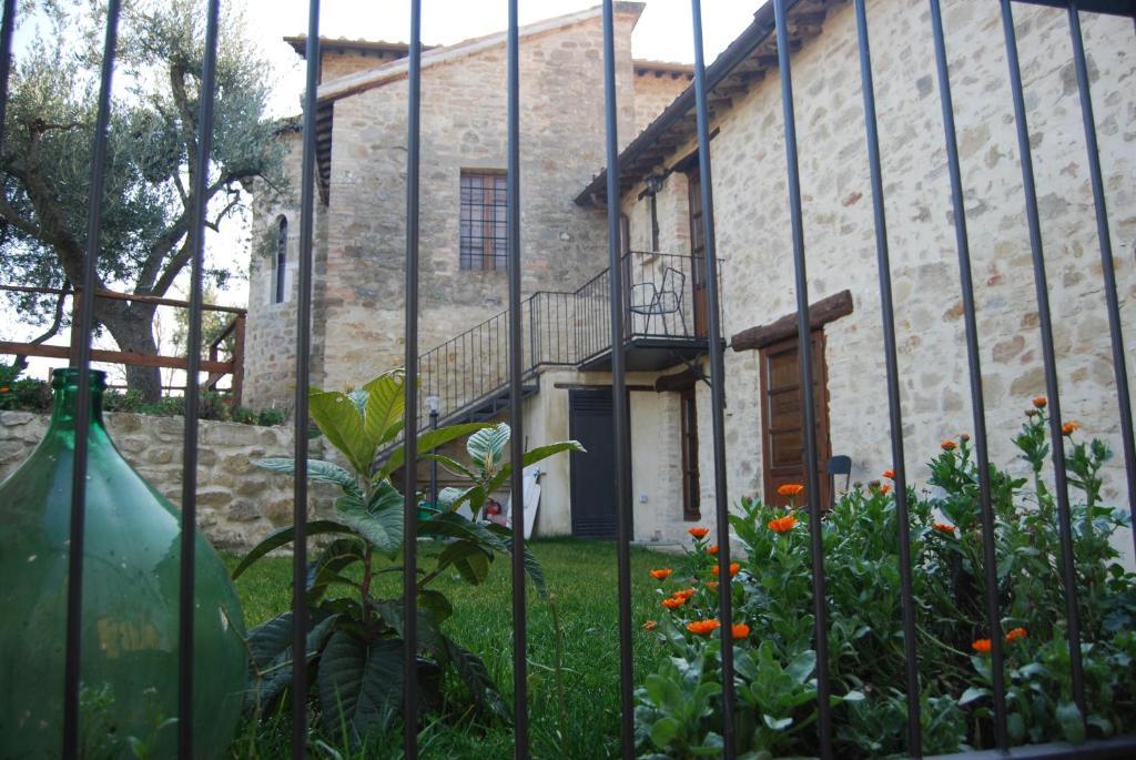 Castello Di Cisterna Aparthotel Gaglietole Екстериор снимка