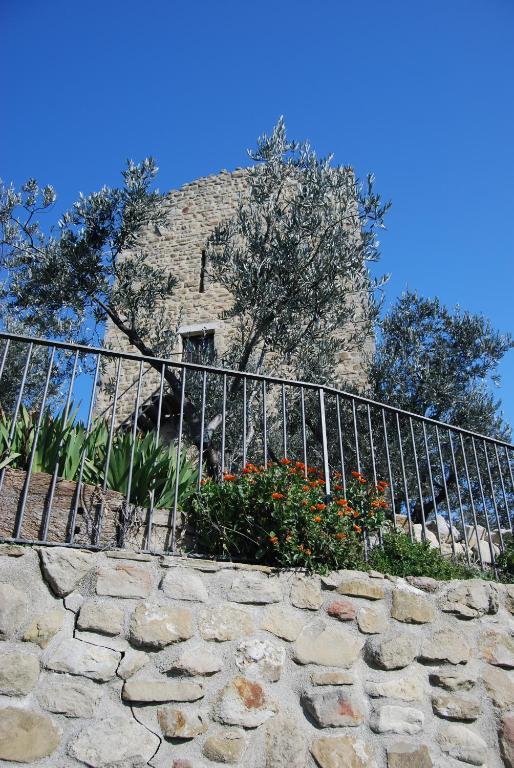 Castello Di Cisterna Aparthotel Gaglietole Екстериор снимка