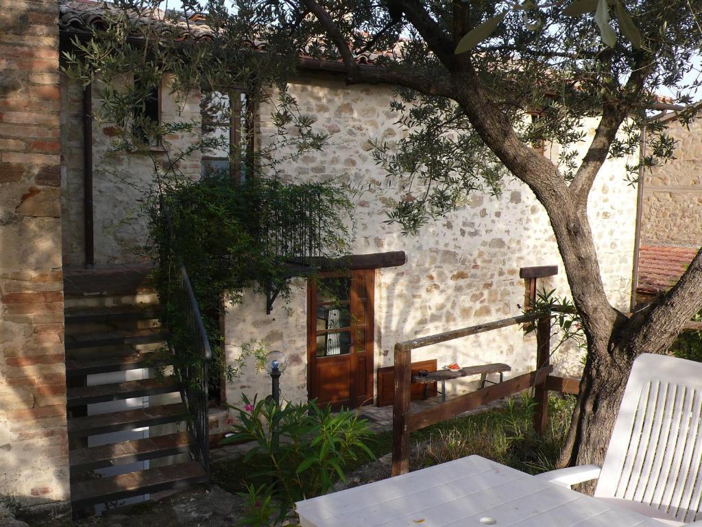 Castello Di Cisterna Aparthotel Gaglietole Екстериор снимка