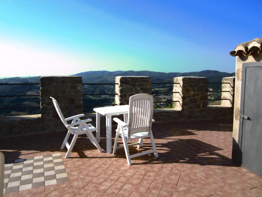 Castello Di Cisterna Aparthotel Gaglietole Екстериор снимка