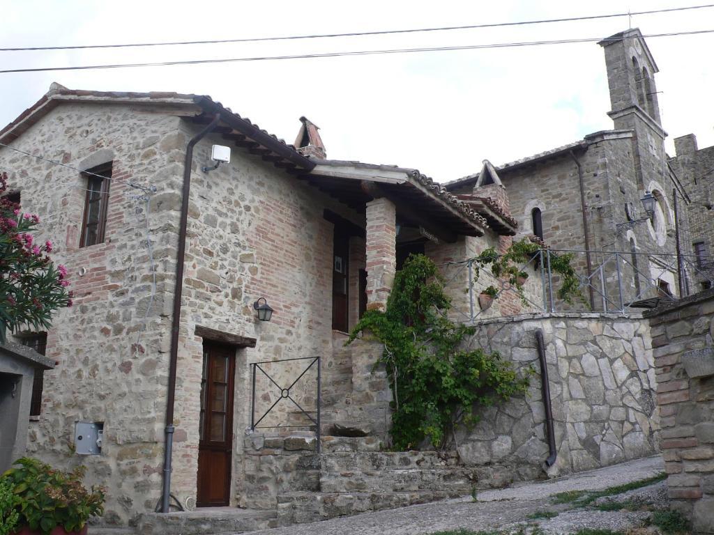 Castello Di Cisterna Aparthotel Gaglietole Екстериор снимка