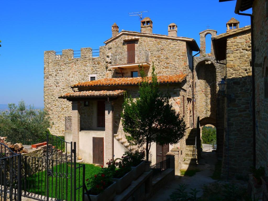 Castello Di Cisterna Aparthotel Gaglietole Екстериор снимка