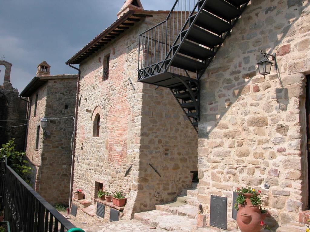 Castello Di Cisterna Aparthotel Gaglietole Екстериор снимка