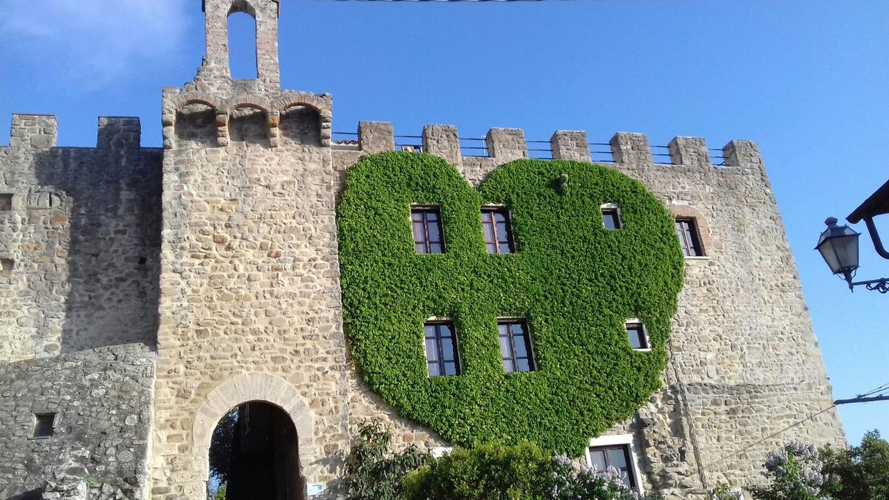Castello Di Cisterna Aparthotel Gaglietole Екстериор снимка
