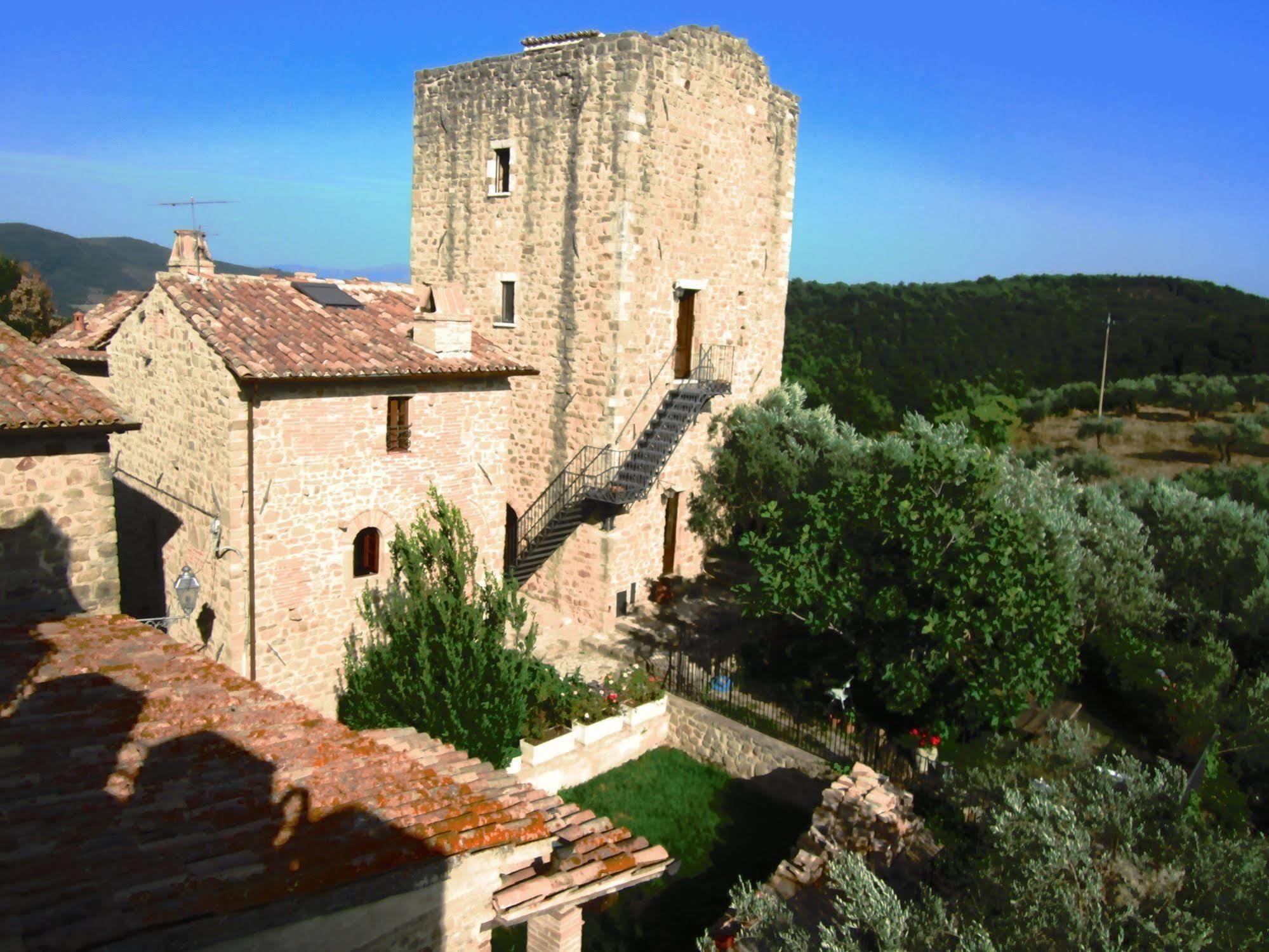 Castello Di Cisterna Aparthotel Gaglietole Екстериор снимка