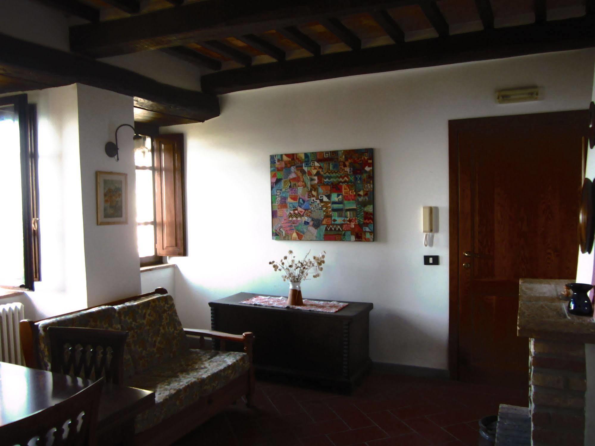 Castello Di Cisterna Aparthotel Gaglietole Екстериор снимка