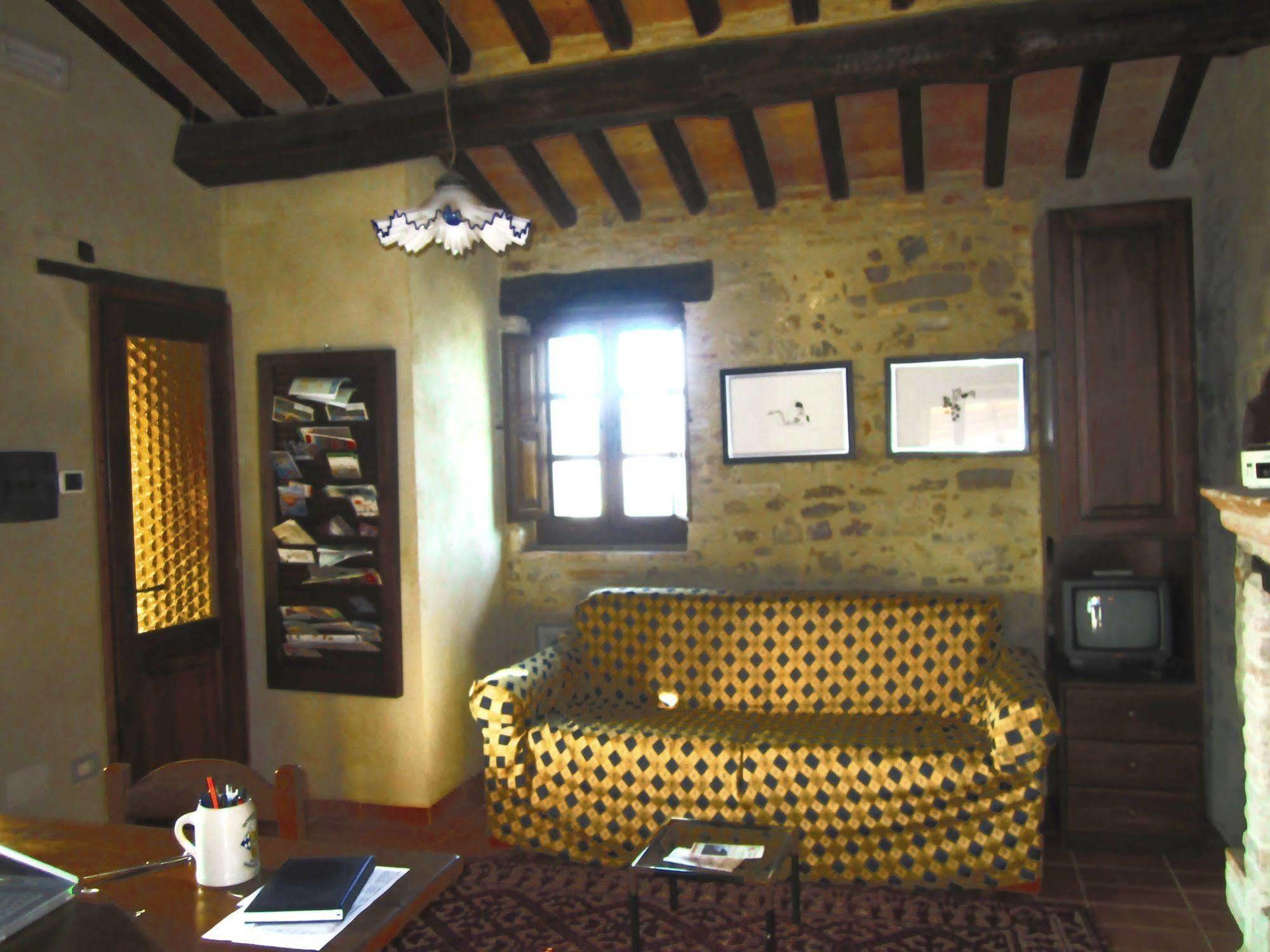 Castello Di Cisterna Aparthotel Gaglietole Екстериор снимка