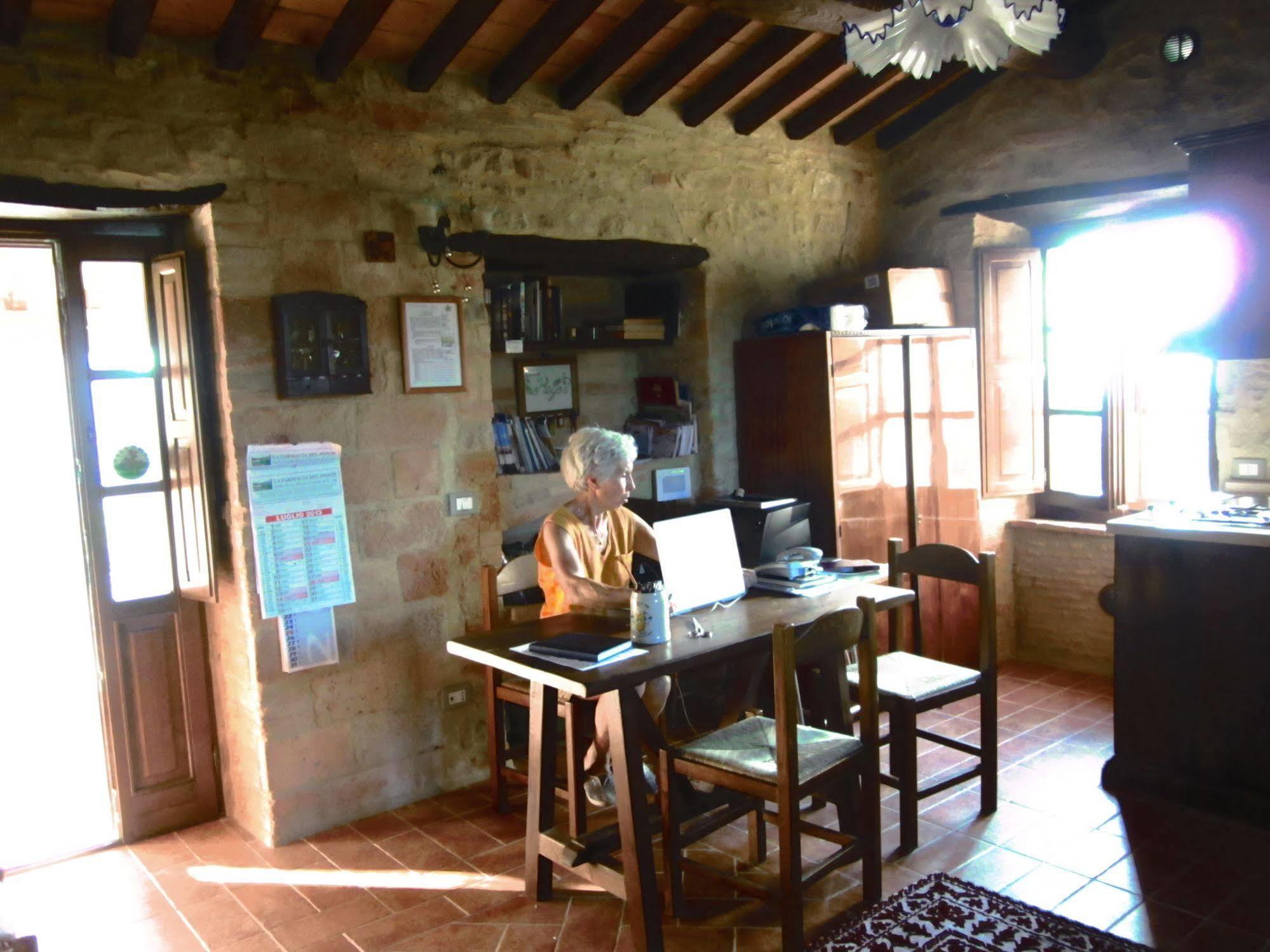 Castello Di Cisterna Aparthotel Gaglietole Екстериор снимка