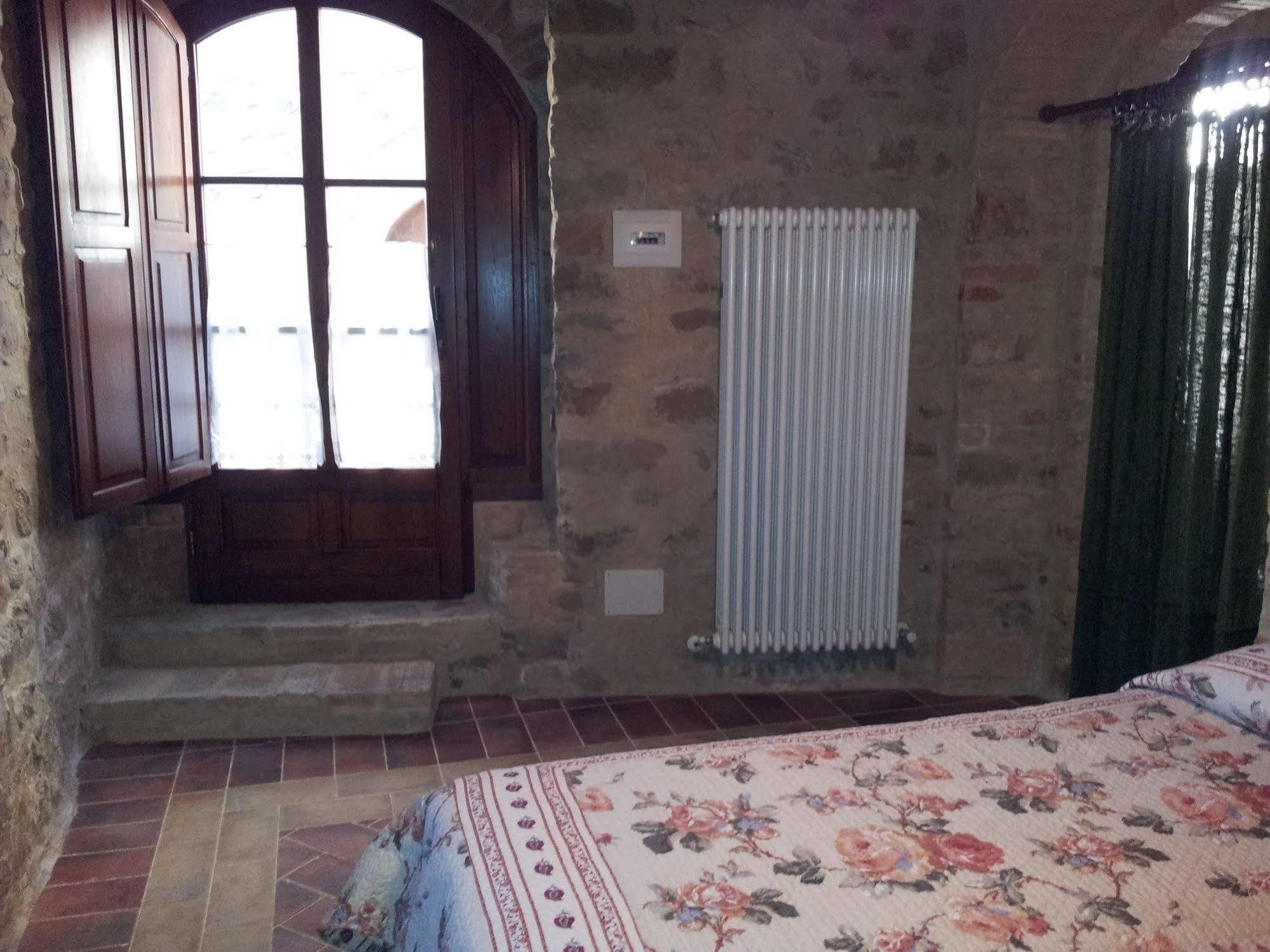 Castello Di Cisterna Aparthotel Gaglietole Екстериор снимка