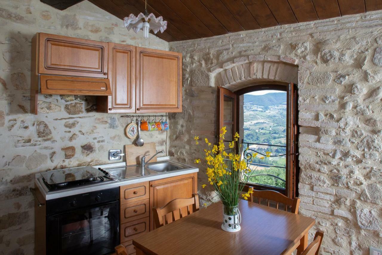 Castello Di Cisterna Aparthotel Gaglietole Екстериор снимка