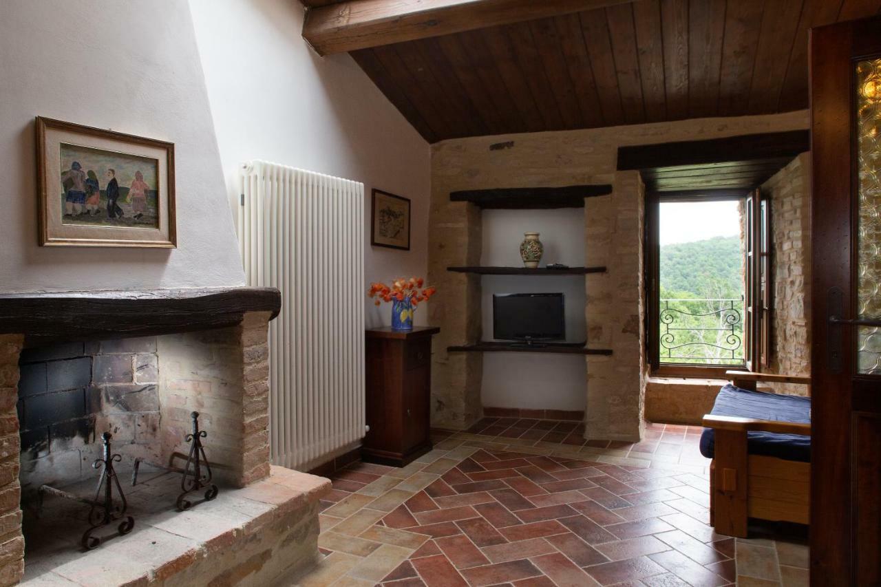 Castello Di Cisterna Aparthotel Gaglietole Екстериор снимка