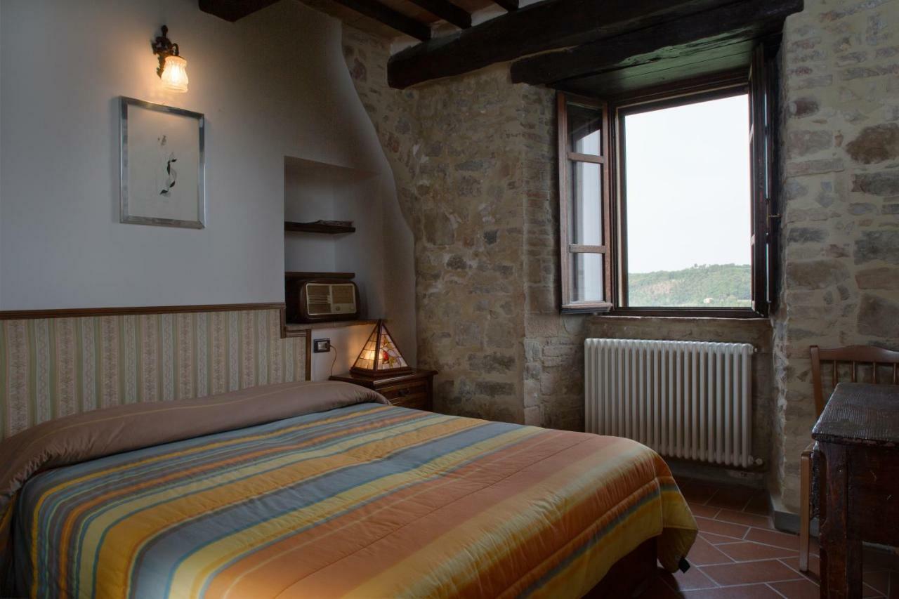 Castello Di Cisterna Aparthotel Gaglietole Екстериор снимка