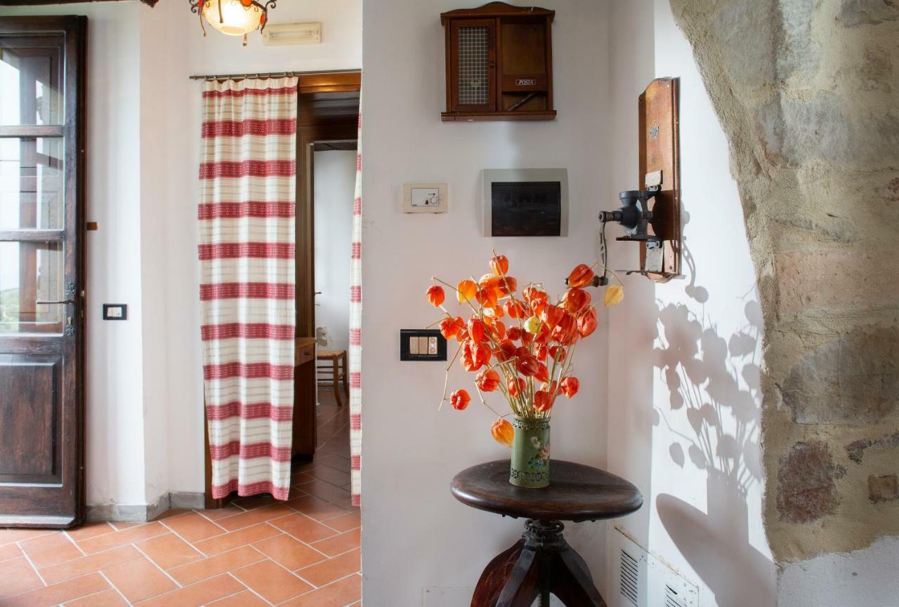 Castello Di Cisterna Aparthotel Gaglietole Екстериор снимка