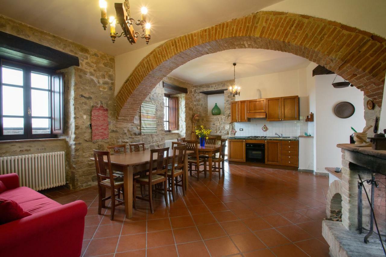 Castello Di Cisterna Aparthotel Gaglietole Екстериор снимка
