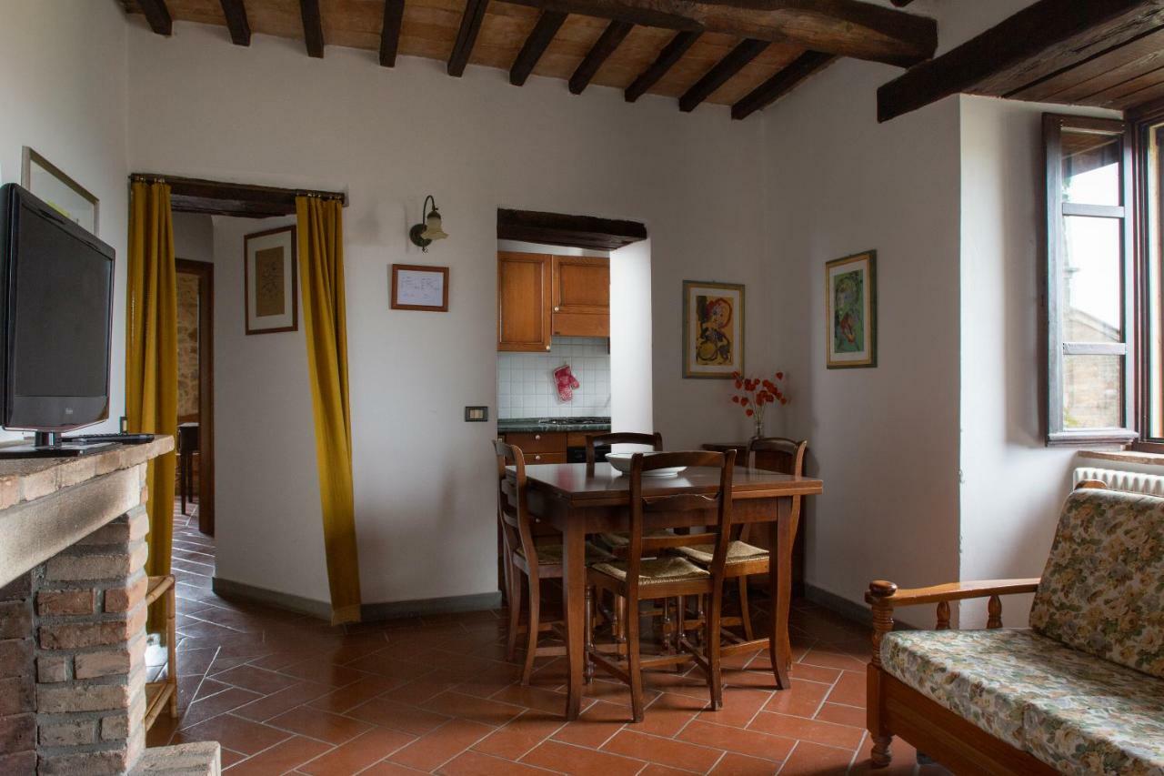 Castello Di Cisterna Aparthotel Gaglietole Екстериор снимка