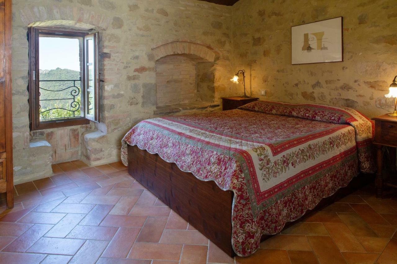 Castello Di Cisterna Aparthotel Gaglietole Екстериор снимка