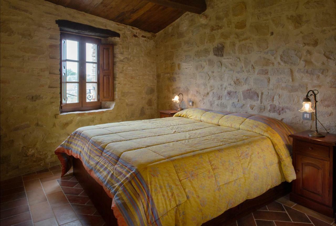 Castello Di Cisterna Aparthotel Gaglietole Екстериор снимка