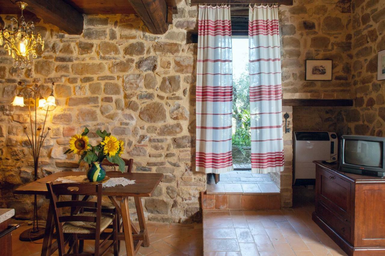Castello Di Cisterna Aparthotel Gaglietole Екстериор снимка