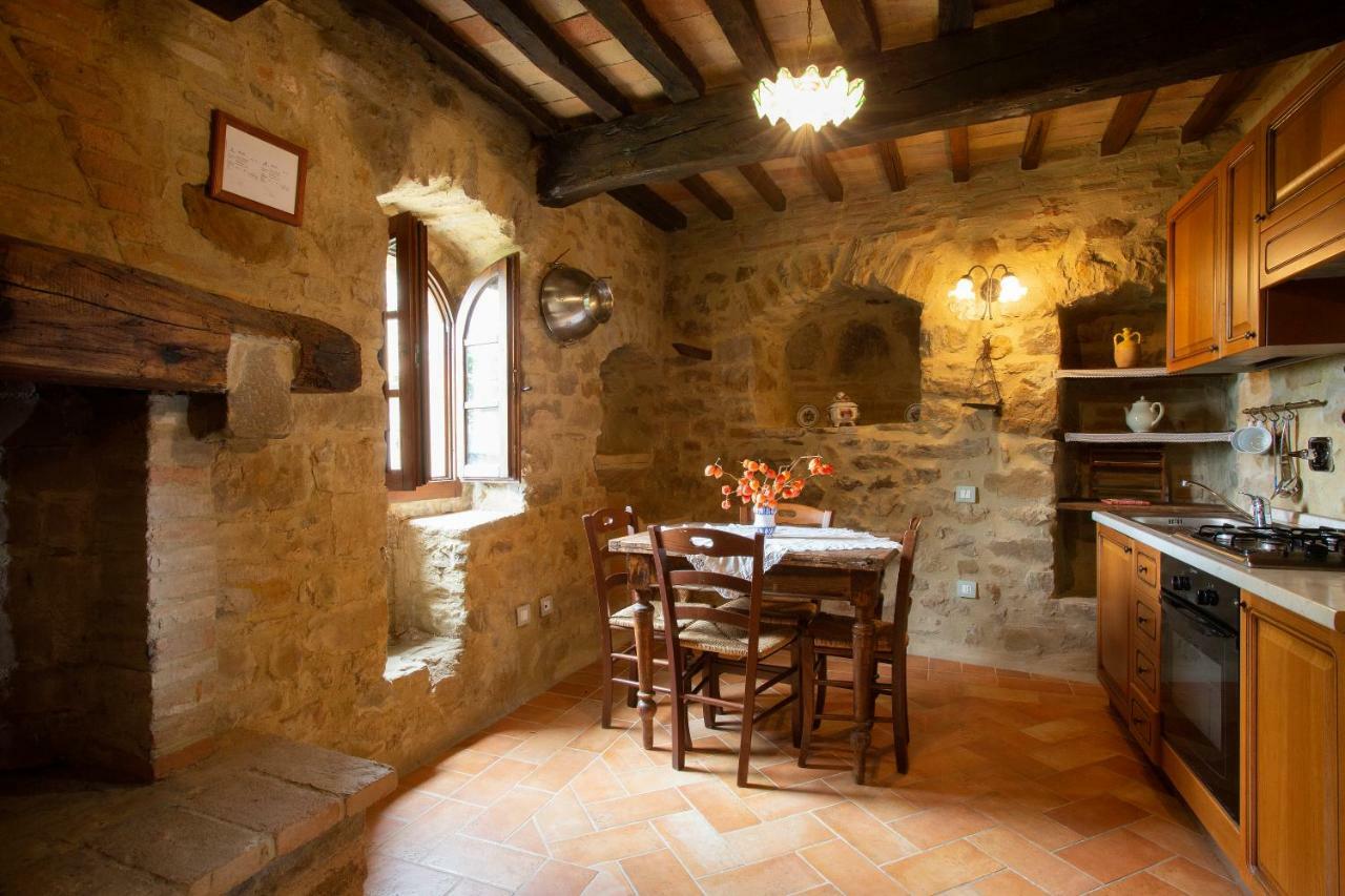 Castello Di Cisterna Aparthotel Gaglietole Екстериор снимка